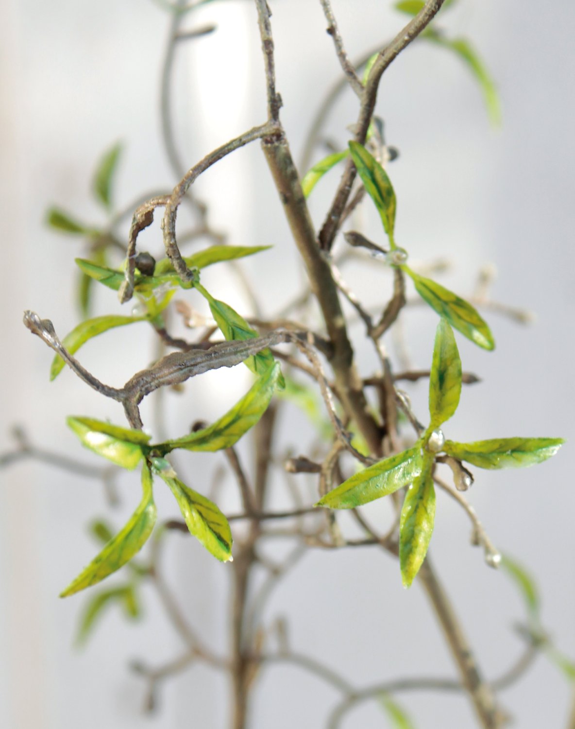 Künstlicher Dekozweig grün mit zarten cm, Blättern, 122