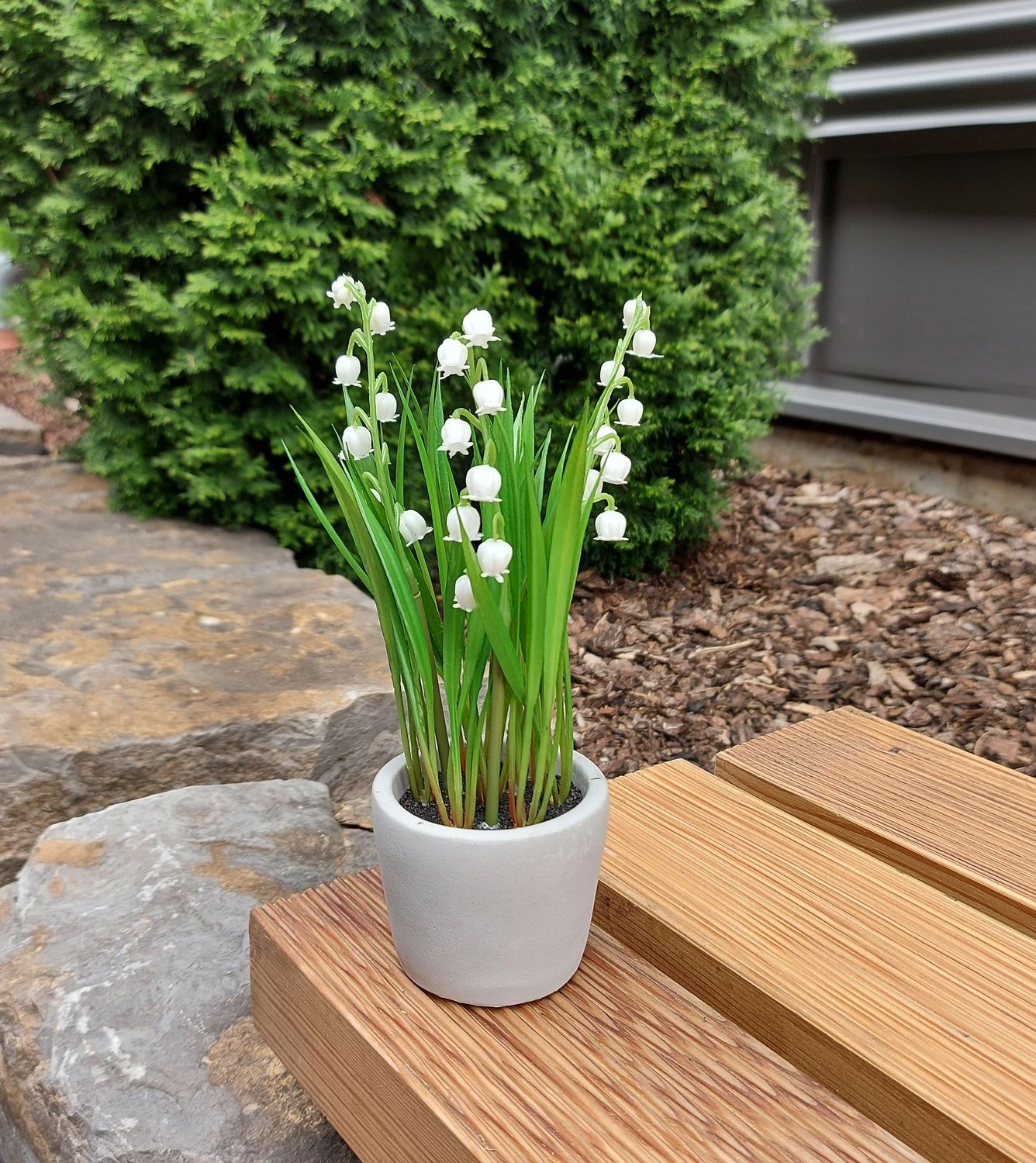 Unreal lily of the valley in cement pot, 21 cm cream-white